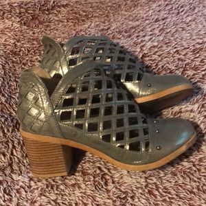 Cut out gold sparkle booties size 9